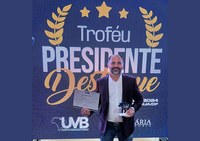Presidente da Câmara de Água Clara, Vereador Marcio Cezar, recebe o Troféu Presidente Destaque 2023 pela União dos Vereadores do Brasil (UVB).
